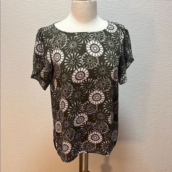 NWOT Loft Floral Top - Picture 1 of 9
